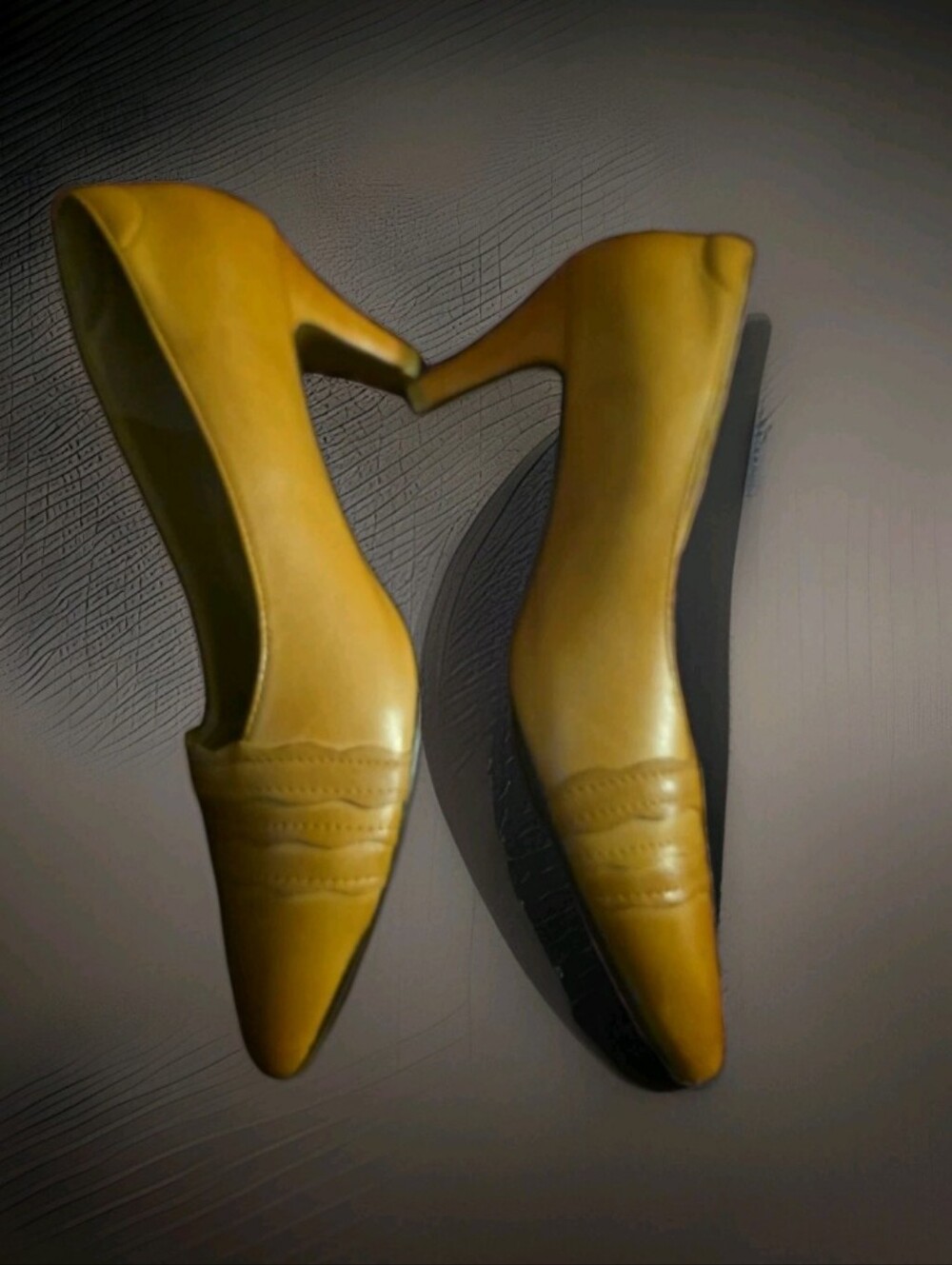 Pre-loved Mona Flying Dark Tan Umber Pumps Size 41 / 9.5